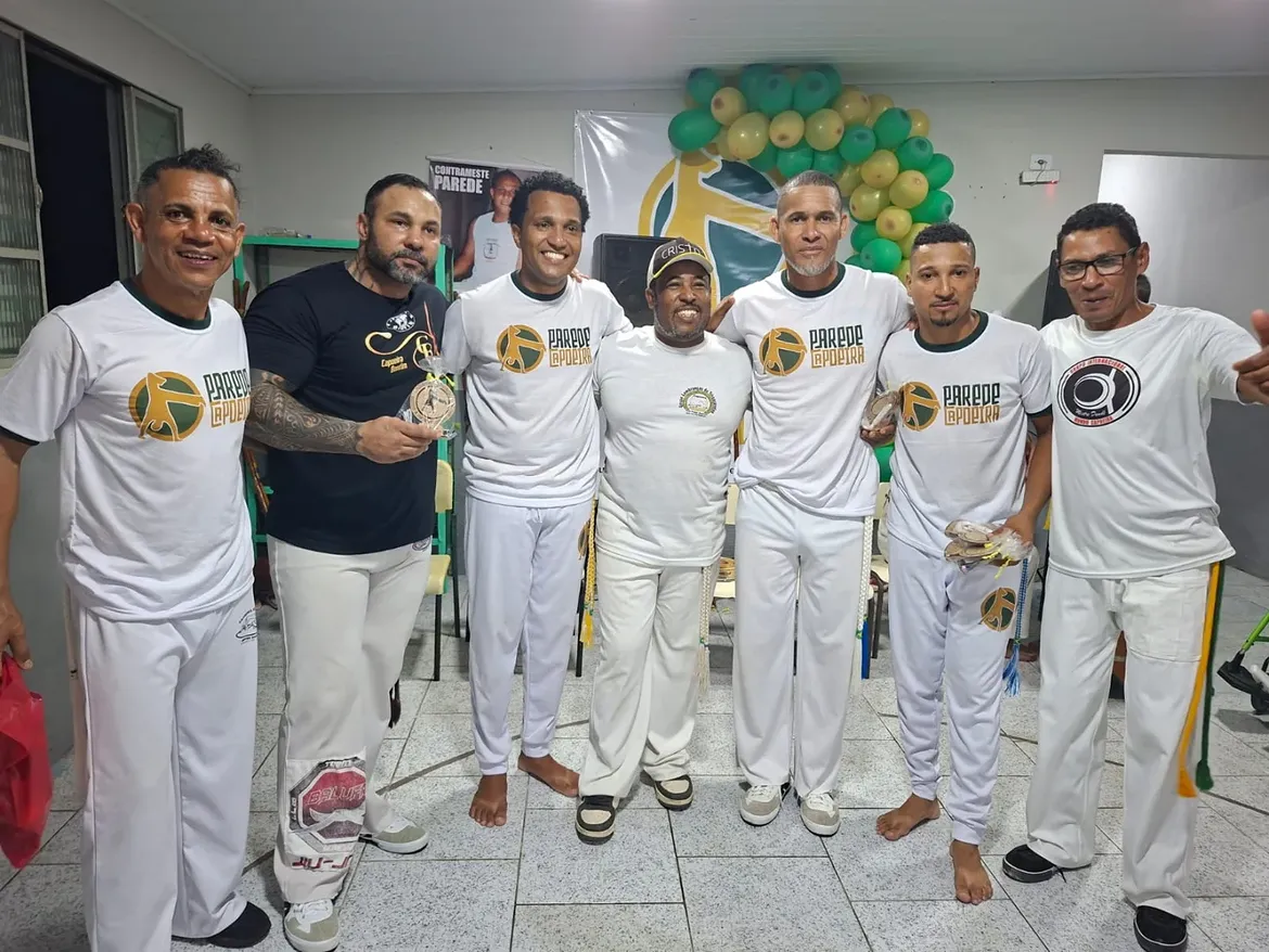 Mestres, contramestre e professores no evento de graduação 2025